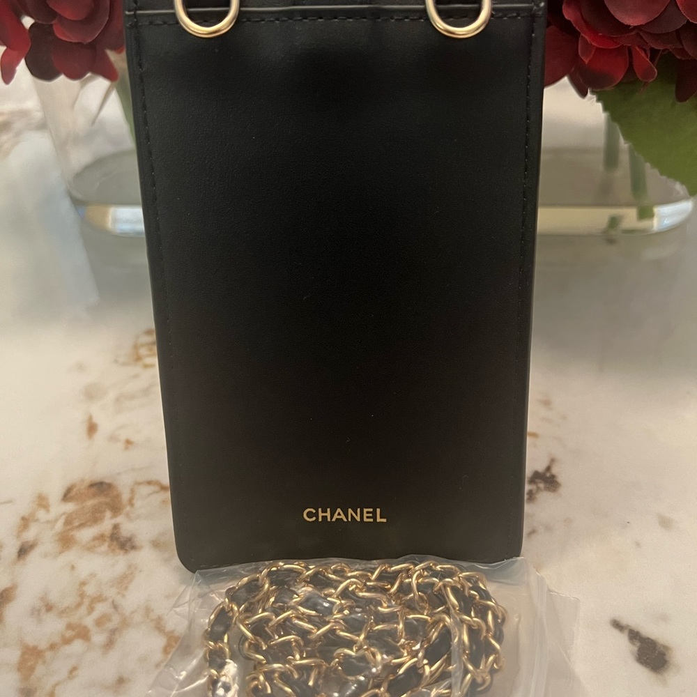 NIB Chanel Coco Crush Black Cellphone Case/ Crossbody - Picture 5 of 9